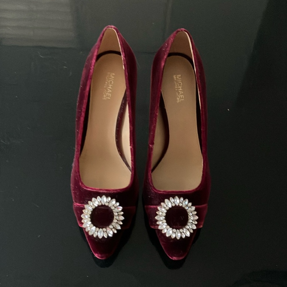 Velvet pumps